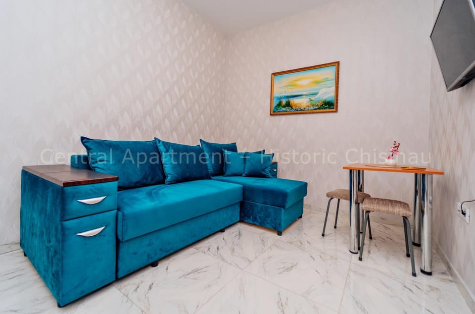 Bed, TV and multimedia, Living room, Seating area, Dining area, Bedroom