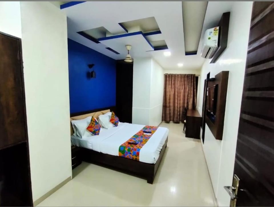 Crown Hotel Aadoree - Near Mumbai Airport, BKC Visa Consultant , Jio Convention Centre Hotel in Mumbai