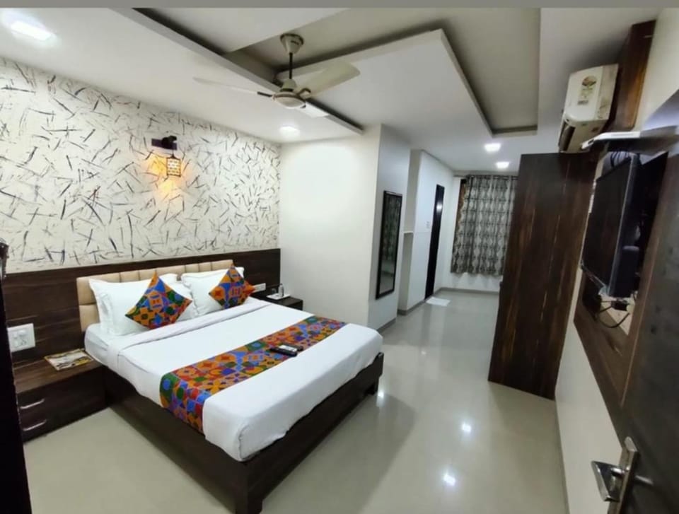 Crown Hotel Aadoree - Near Mumbai Airport, BKC Visa Consultant , Jio Convention Centre Hotel in Mumbai