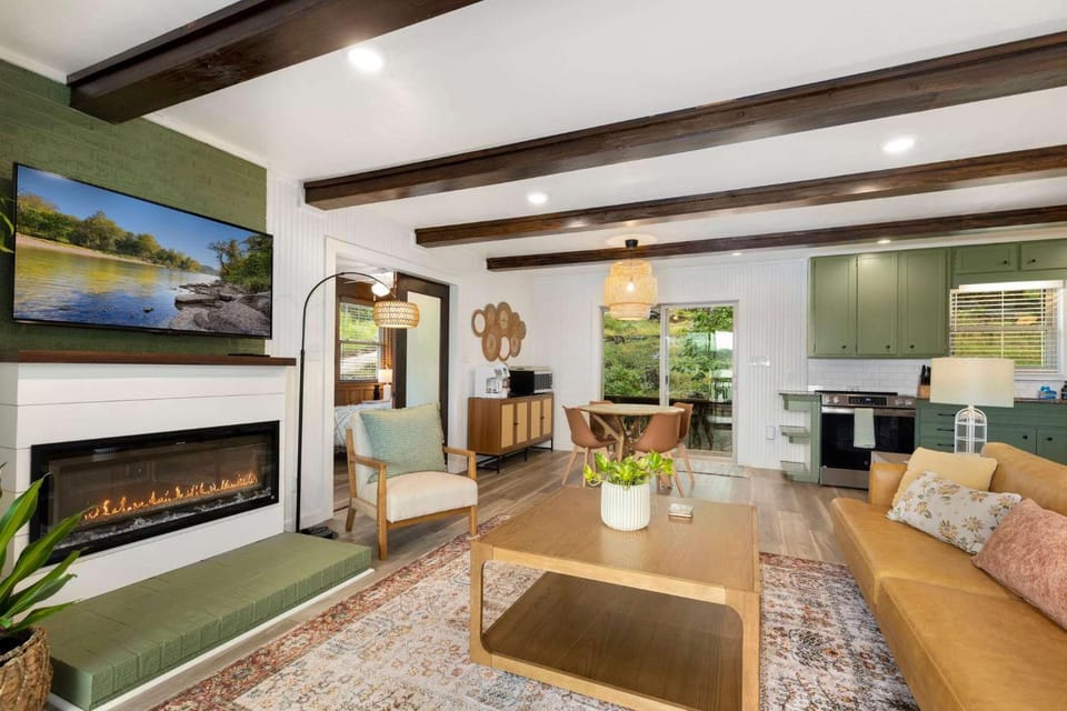 The Ledges-Direct Lake Access & Views-Fire Pit House in Beaver Lake