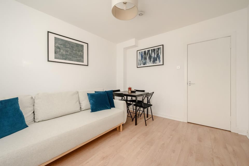 Communal lounge/ TV room, Living room