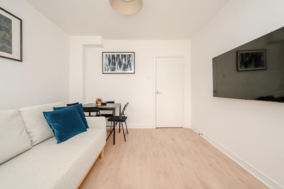 Communal lounge/ TV room, Living room