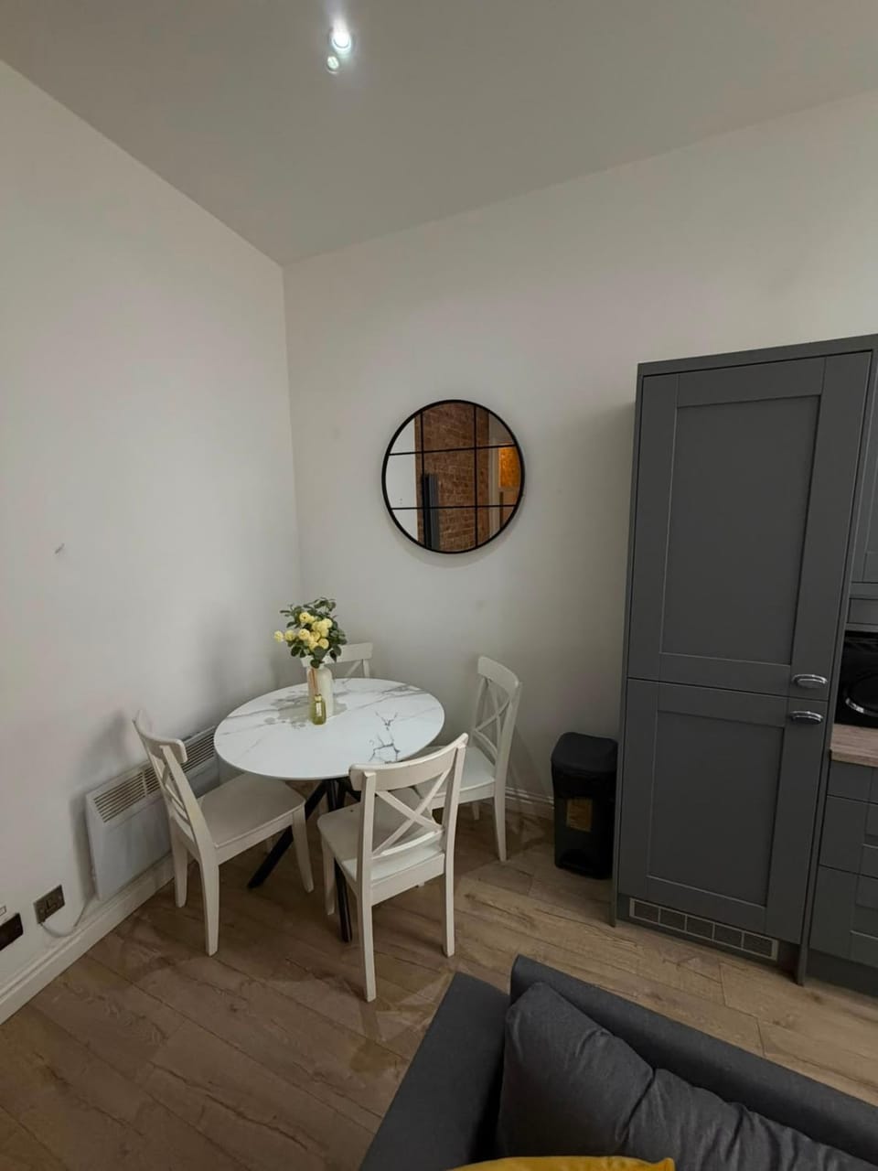 Seating area, Dining area