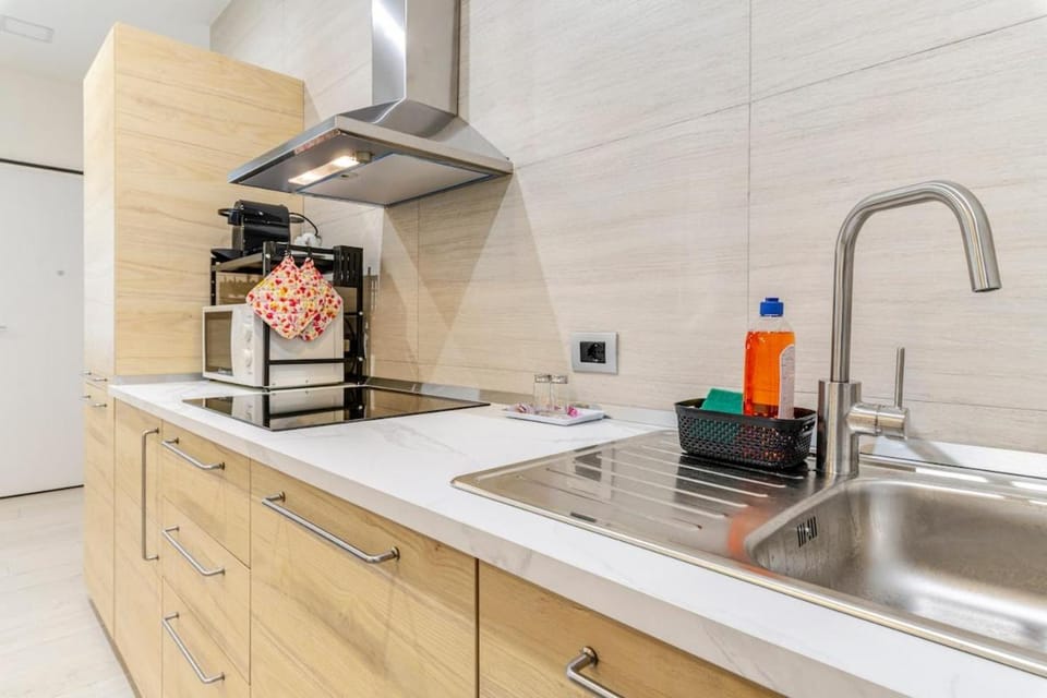 Kitchen or kitchenette, dishwasher, stove