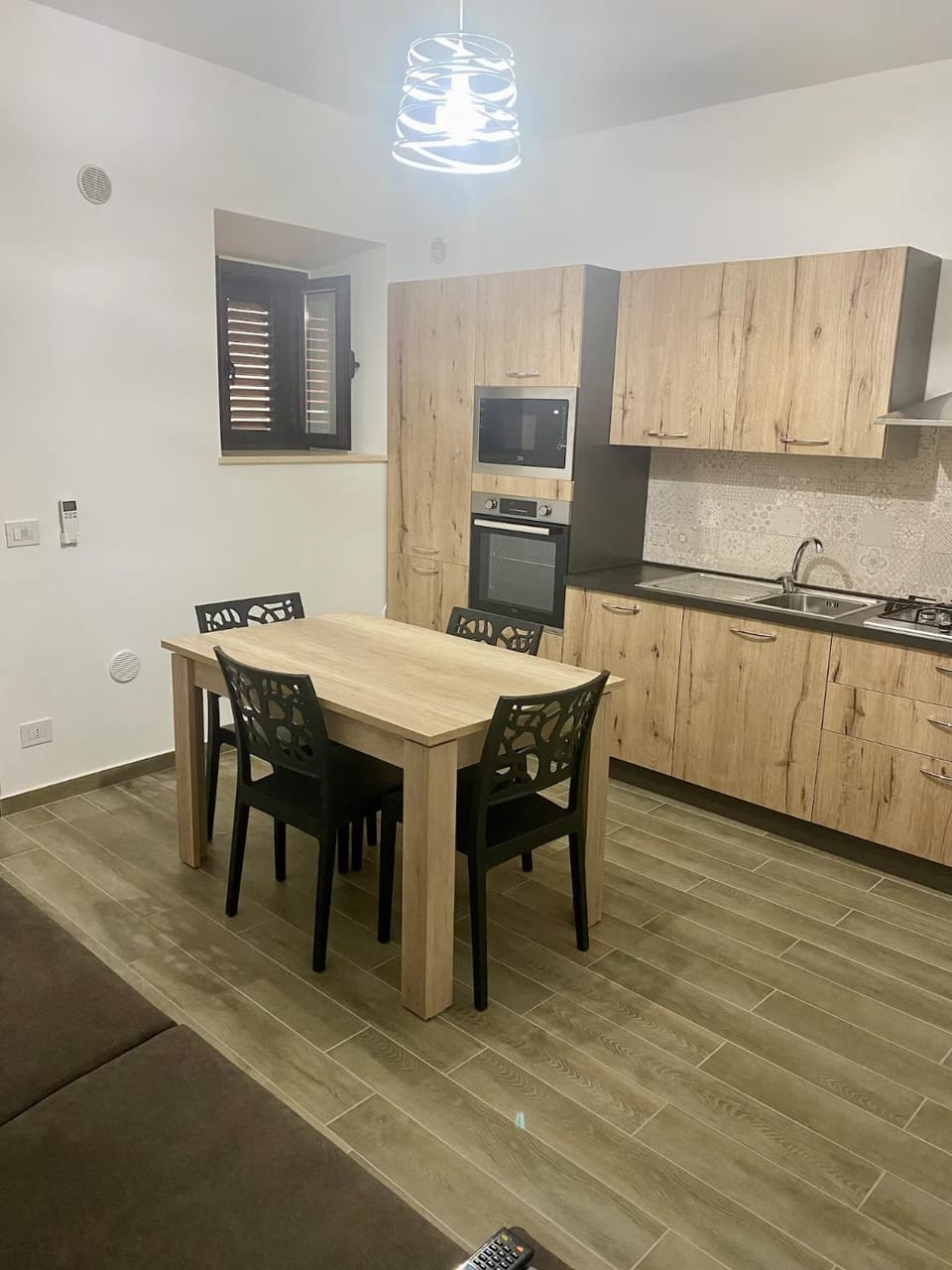 Kitchen or kitchenette, Dining area, stove