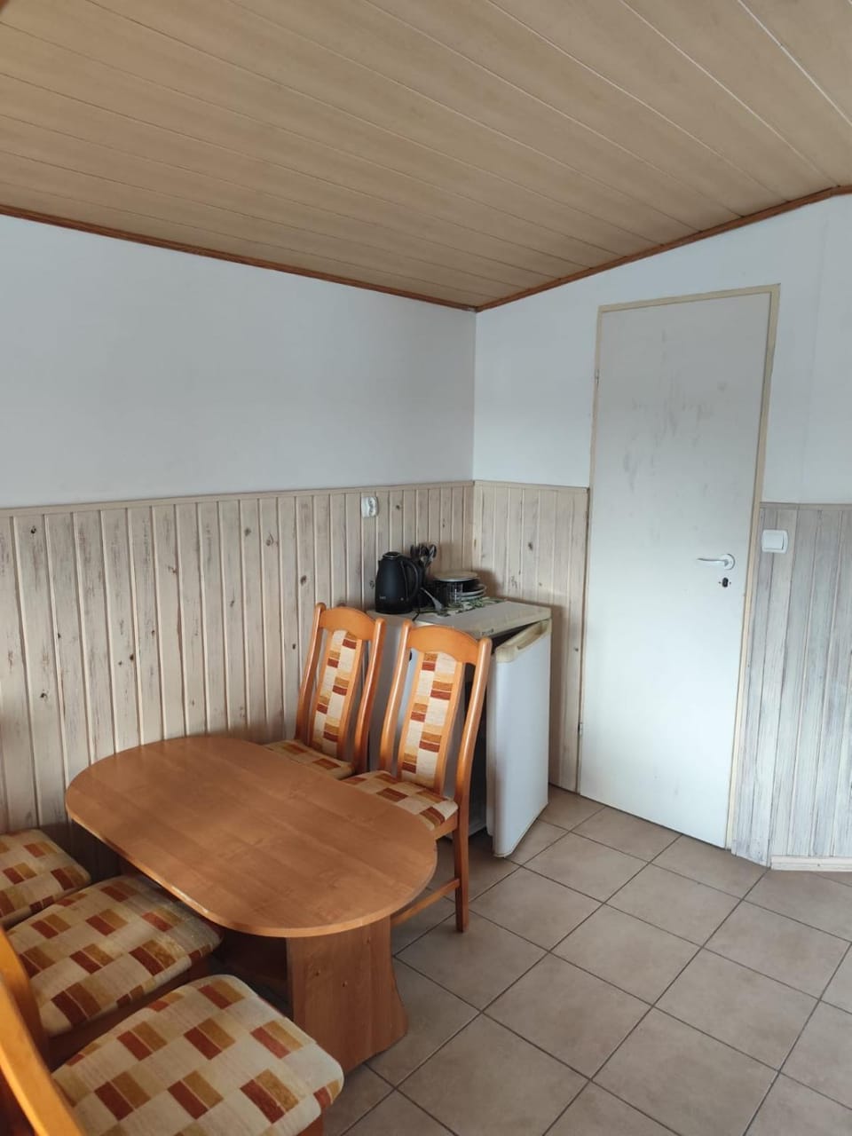 Seating area, Dining area