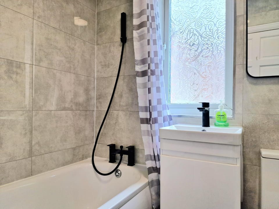 Shower, Bathroom, Bath, towels