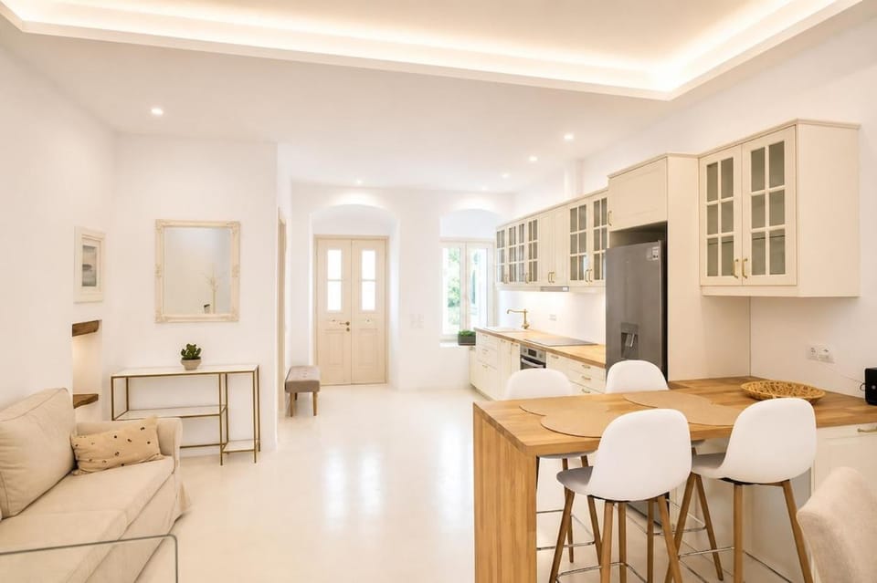 Kitchen or kitchenette, Living room, Dining area