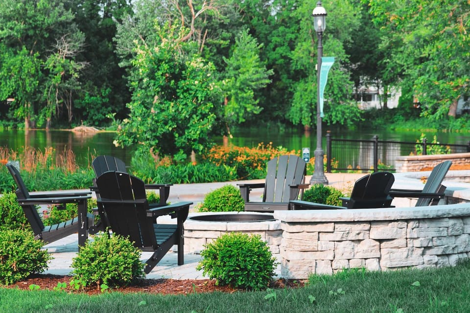 Garden View Studio - Walk to Downtown - Fire Pit Apartment in Dundee