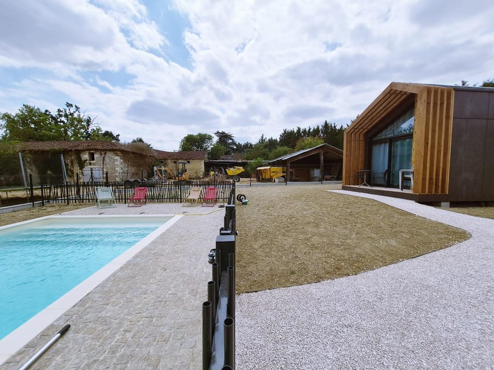 Property building, Swimming pool