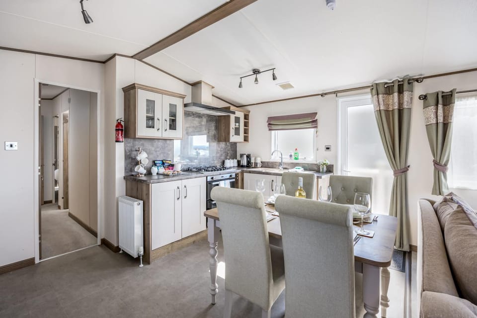 Costa Mare - 3-bedroom Caravan with beautiful views across the harbour in Rockley Park House in Poole
