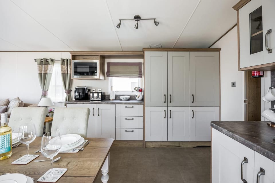 Costa Mare - 3-bedroom Caravan with beautiful views across the harbour in Rockley Park House in Poole