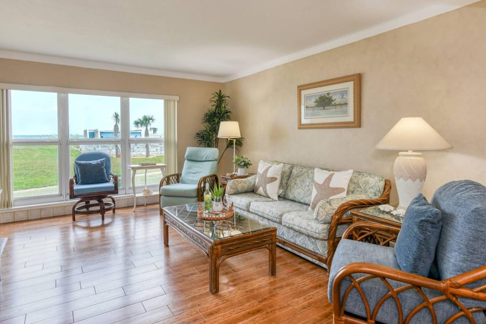 Tradewinds 111 House in Crescent Beach