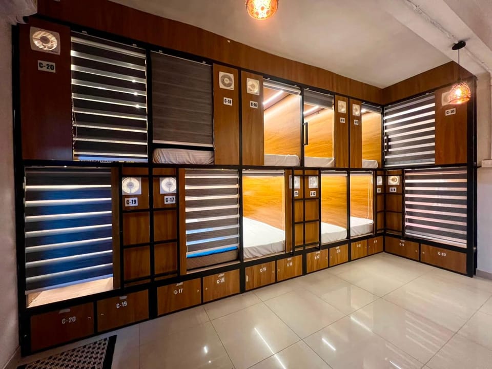 Cozy Rooms & Dormitory Hotel in Kozhikode