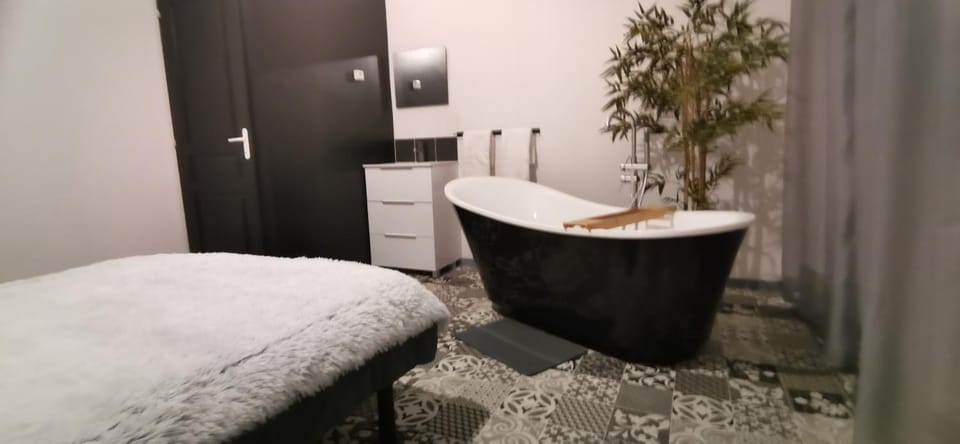 Maison de campagne spacieuse Retro & Chic House in Occitanie