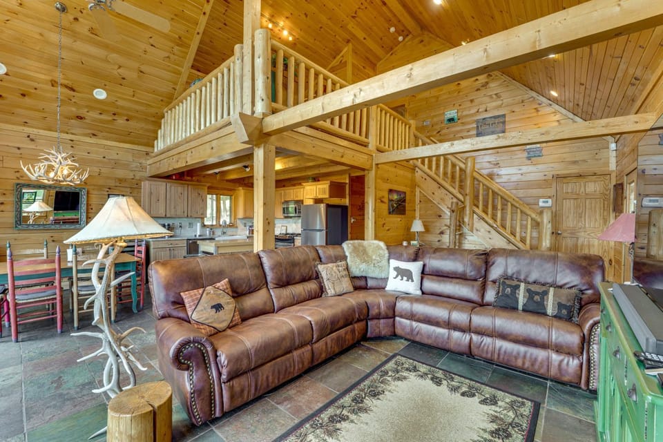 Incredible Views! Log Cabin w/ Wraparound Deck Cabin in Angel Fire