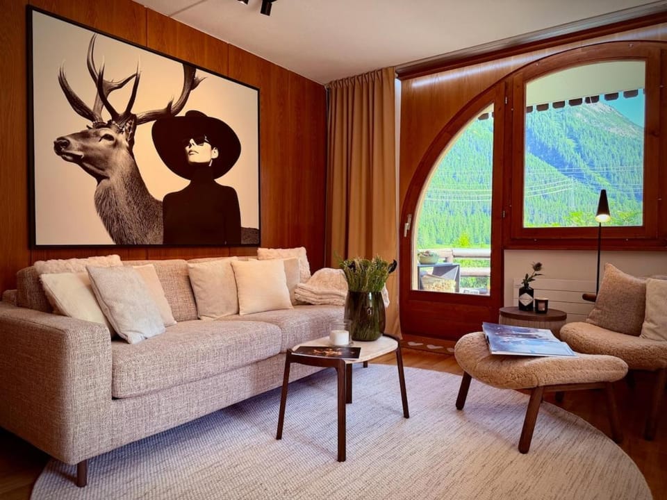 Living room, Seating area