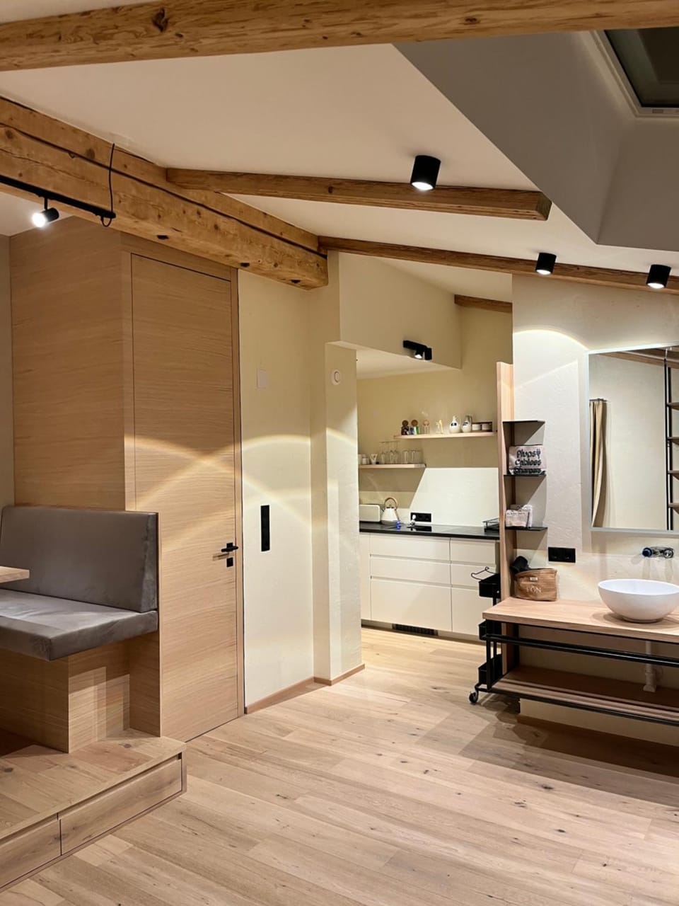 Toilet, kitchen