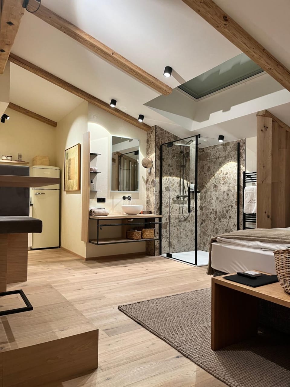 Shower, towels