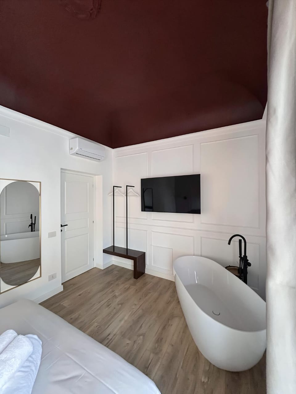Bed, Photo of the whole room, Bedroom, Bath