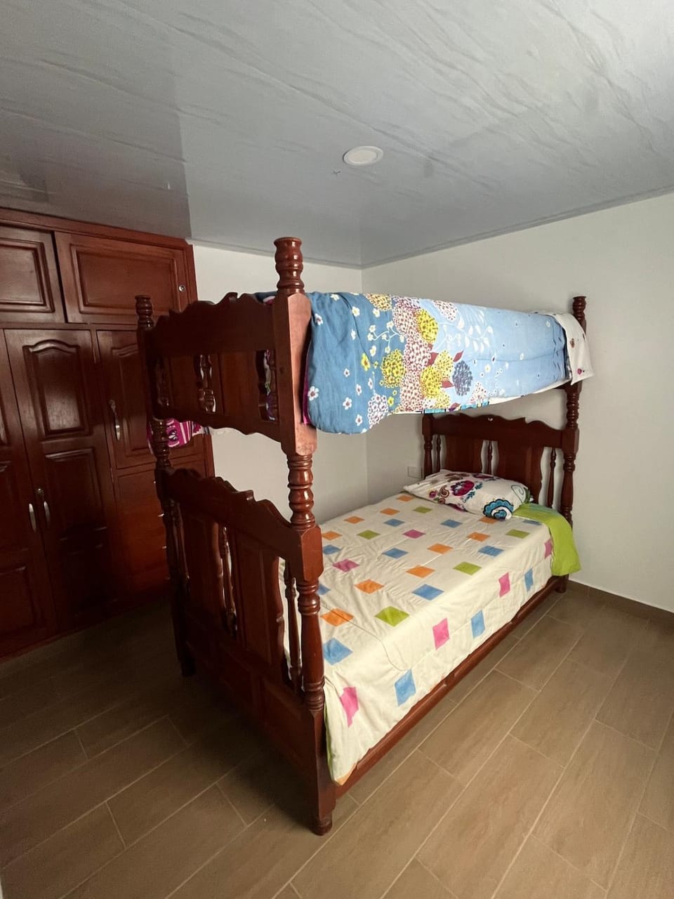 Bedroom, bunk bed