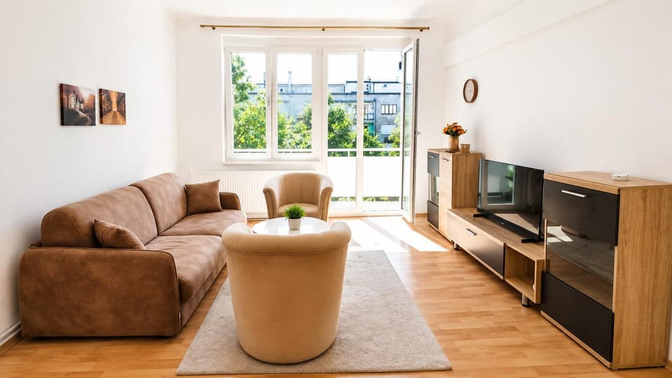 Communal lounge/ TV room, TV and multimedia, Living room, Seating area