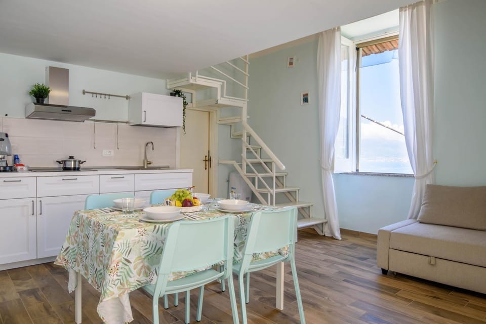 Kitchen or kitchenette, Living room, Seating area, Dining area, stove