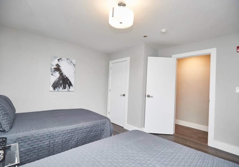 Clifton Hill suite 2201 House in Niagara Falls