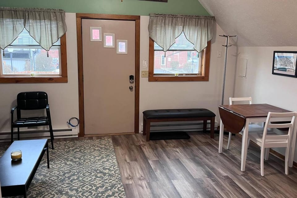 2BR Village Apt w/ Parking - Walk to Everything Apartment in Ellicottville