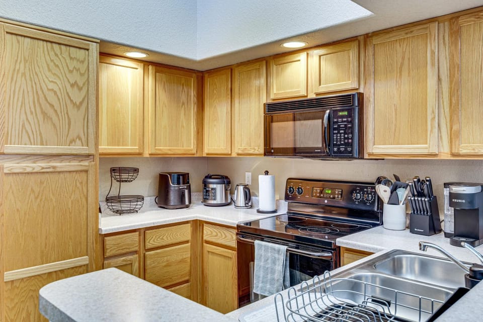 Pool Access & Balcony! Colorado Springs Getaway House in Colorado Springs