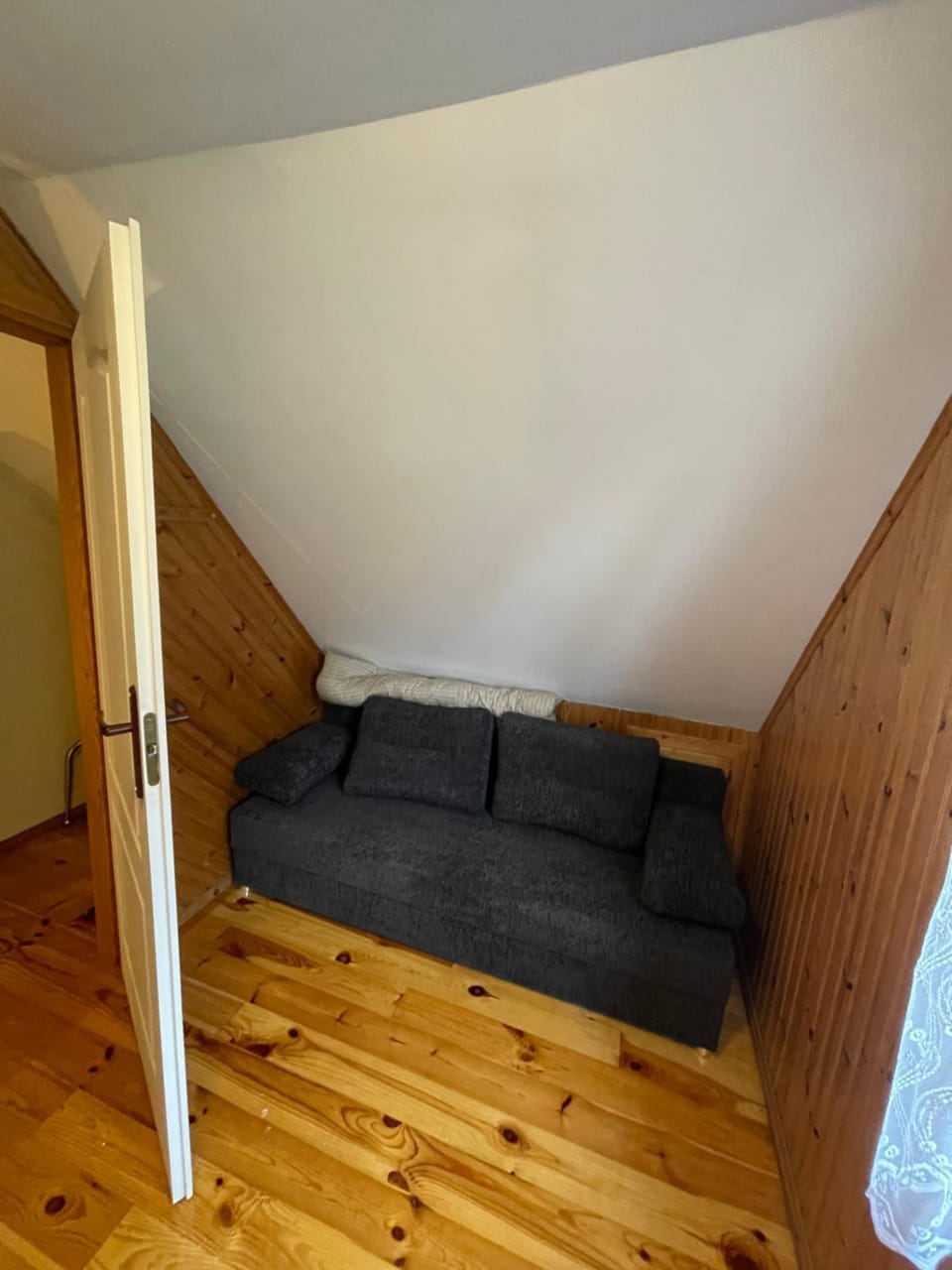 Bed, Photo of the whole room, Seating area