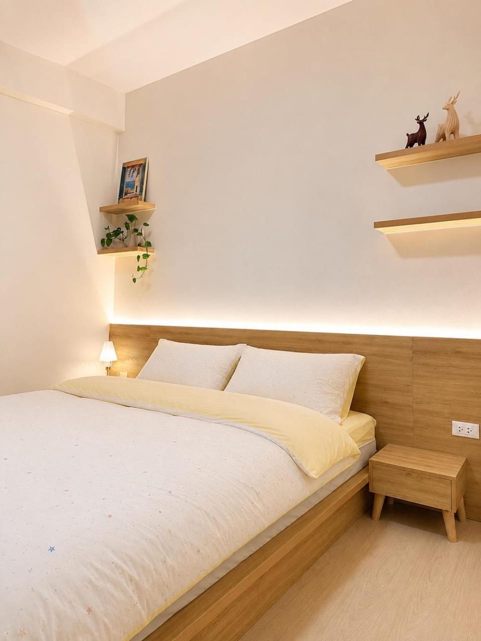 Bed, Bedroom