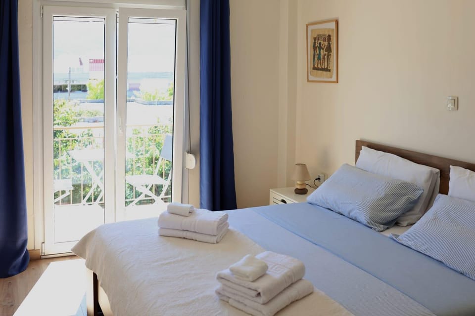 Proche CENTRE VILLE - BALCON - VUE - Calme Apartment in Greece