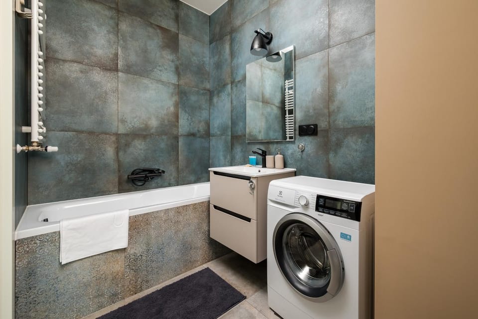 Bathroom, Bath, towels, washing machine