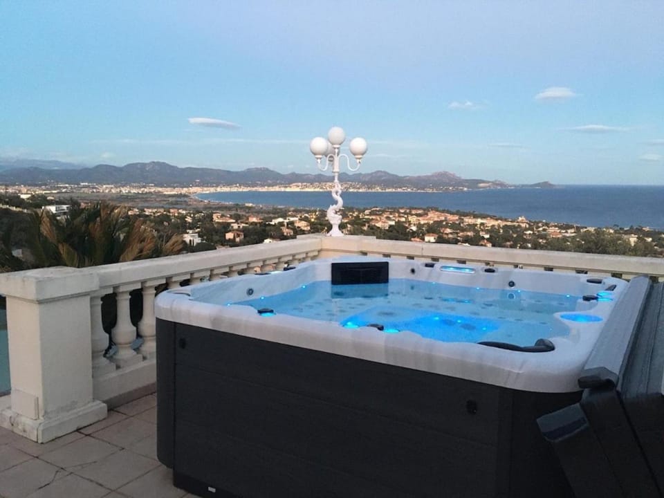Villa de luxe entre Cannes et Saint-Tropez Villa in Roquebrune-sur-Argens
