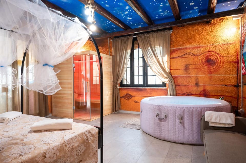 Hot Tub, Sauna, towels