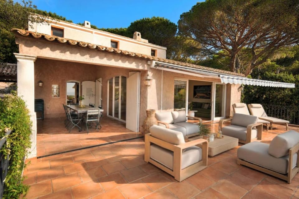 Villa Provence moderne, vue mer, piscine, plage a pied - St Tropez 9 k Villa in Ramatuelle