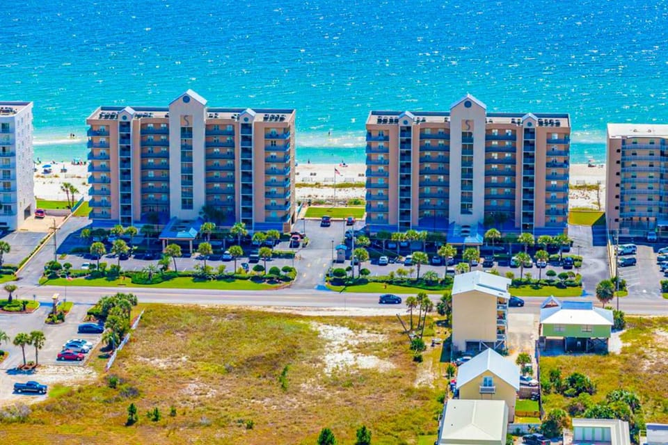 Gulf-front condo with central AC balcony & pool House in West Beach