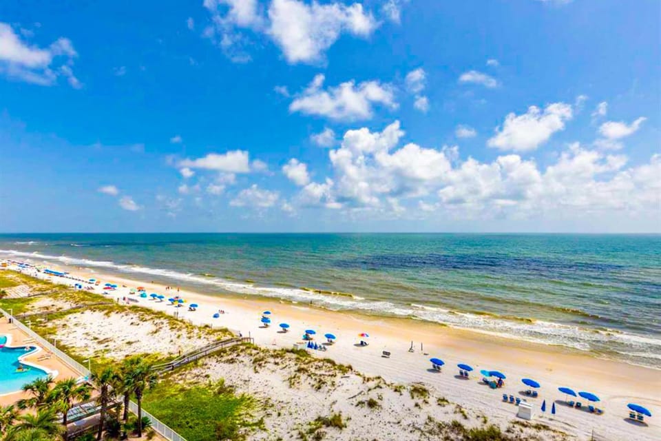 Gulf-front condo with central AC balcony & pool House in West Beach