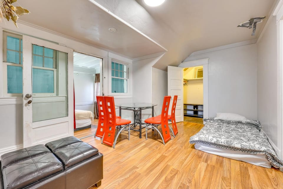 1 Mi to Dtwn Stockton! Upstairs Apt w/ Shared Yard Apartment in Stockton