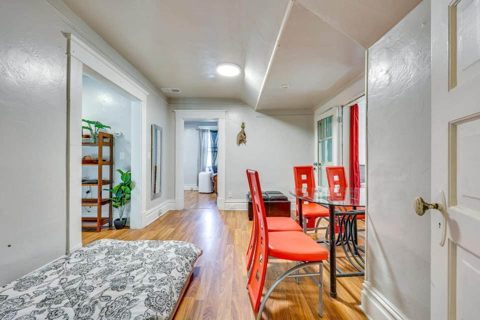 1 Mi to Dtwn Stockton! Upstairs Apt w/ Shared Yard Apartment in Stockton