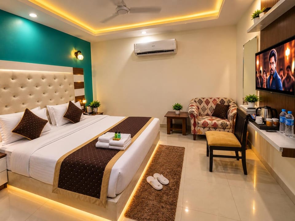 Property building, Communal lounge/ TV room, Bed, TV and multimedia, Living room, Photo of the whole room, Seating area, Evening entertainment, Bedroom, air conditioner