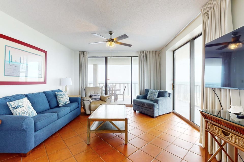 Gulf-Front Beach Condo with Balcony Shared Pool Hot Tub AC Views & Gym House in Orange Beach