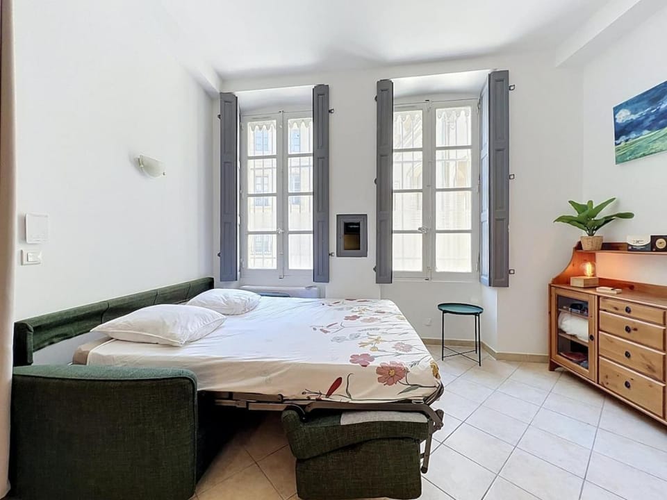 Beautiful AC studio Apartment in Avignon