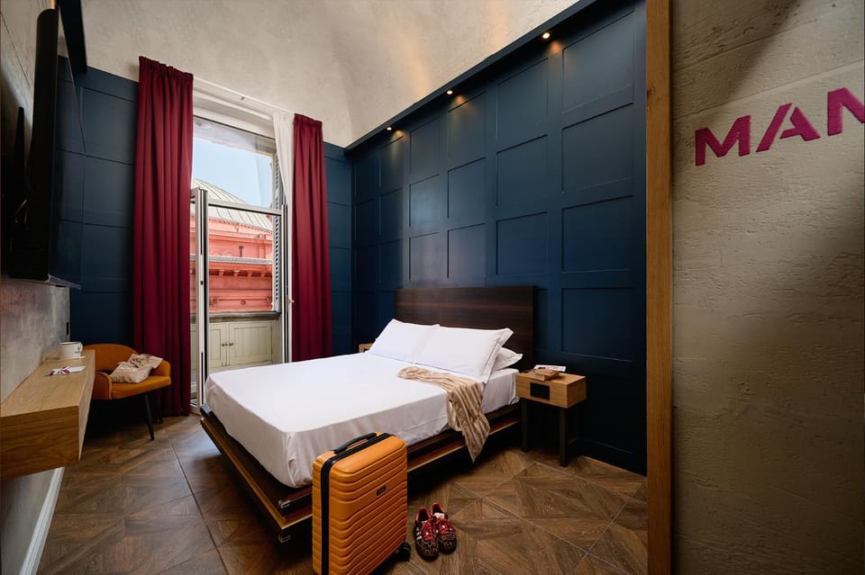 Bed, TV and multimedia, View (from property/room), Photo of the whole room, Bedroom