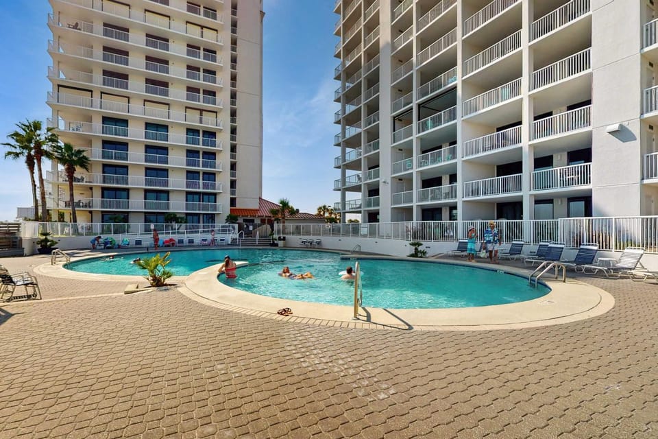 Gulf-front condo with furnished balcony pools & hot tub House in Orange Beach