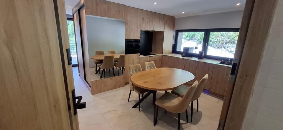 Dining area, kitchen