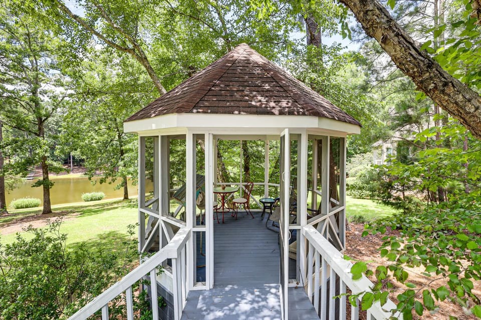 Mid-Term Stay Near Lake Oconee! Home w/ Gazebo House in Lake Oconee