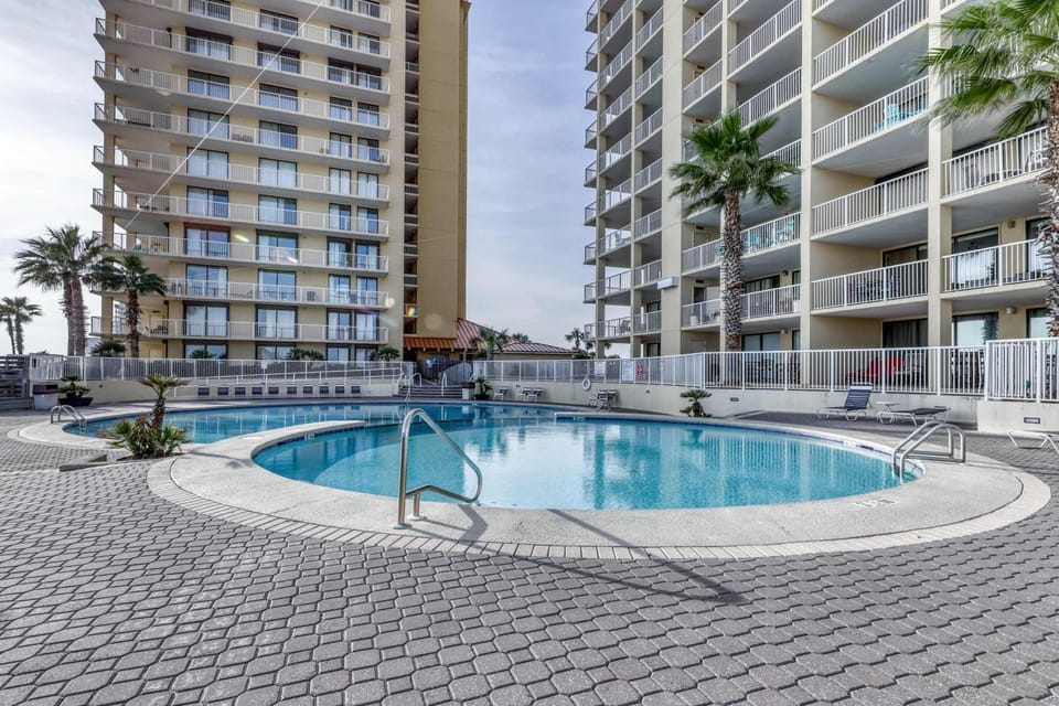 Gulf-front getaway with pool hot tub athletic courts & central AC House in Orange Beach