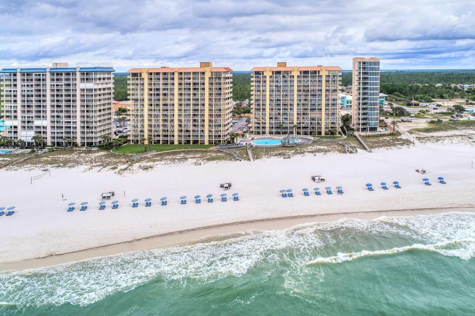 Gulf-front getaway with pool hot tub athletic courts & central AC House in Orange Beach
